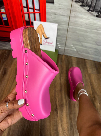 Bronco Leather platform closed toe sandals