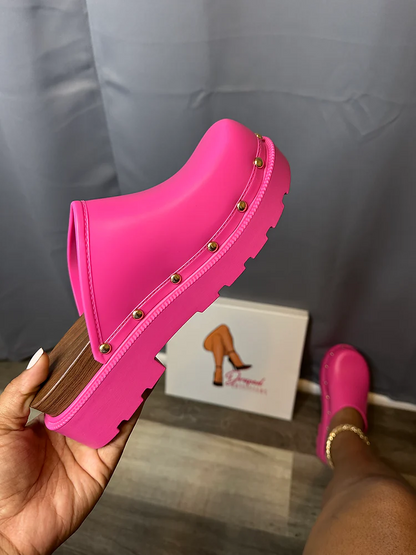 Bronco Leather platform closed toe sandals