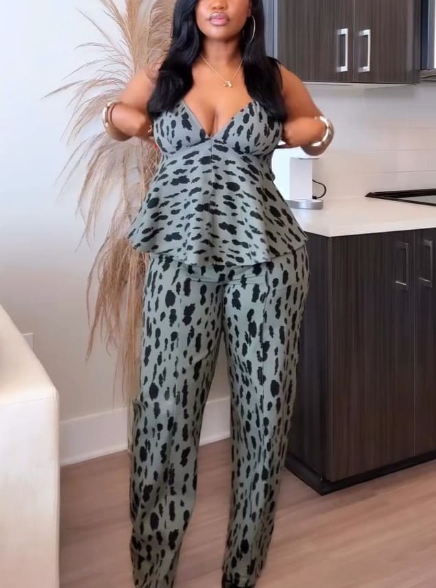 Denim Peplum Top+Animal Print Barrel Jeans