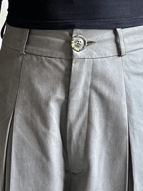 Extreme Pleated Pants with Round Pockets