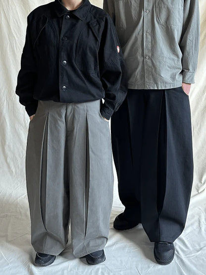 Extreme Pleated Pants with Round Pockets