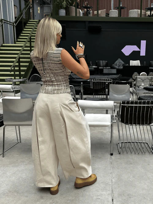 Extreme Pleated Pants with Round Pockets
