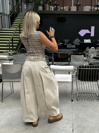 Extreme Pleated Pants with Round Pockets