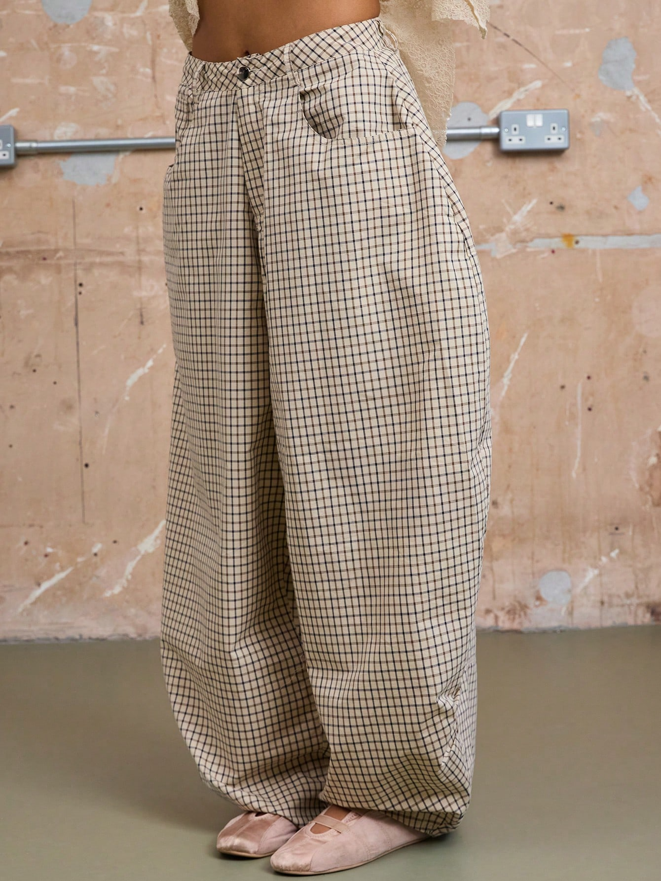 Low Rise Baggy Barrell Fit Check Trousers