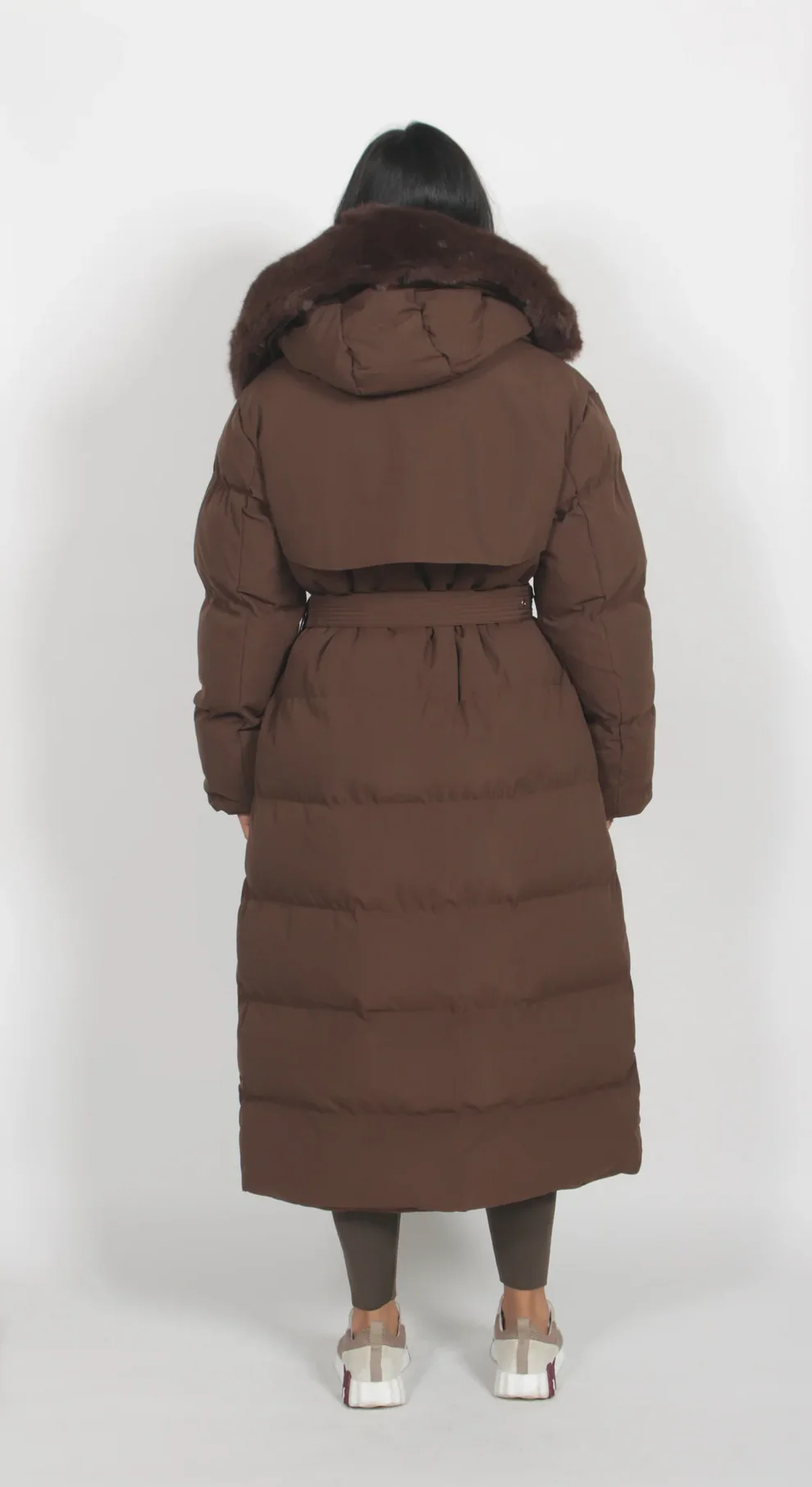 Long, over-the-knee, fitted cotton coat with large fur collar